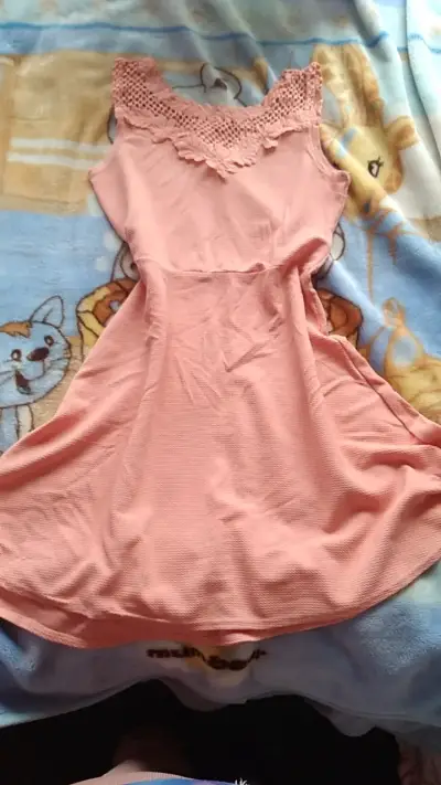 Vestido rosa con encaje para mujer - miniatura 1