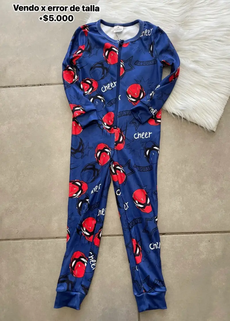 Pijama infantil azul con diseño de superhéroes - 1