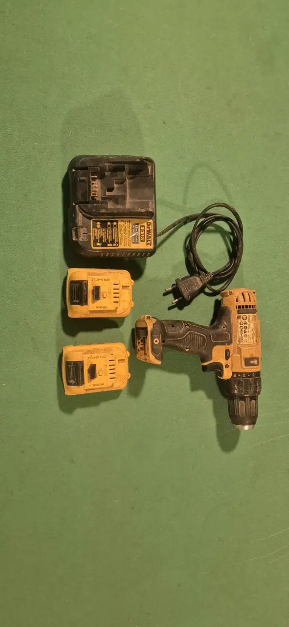 Taladro Inalámbrico DeWalt 12V con Baterías y Cargador - 2