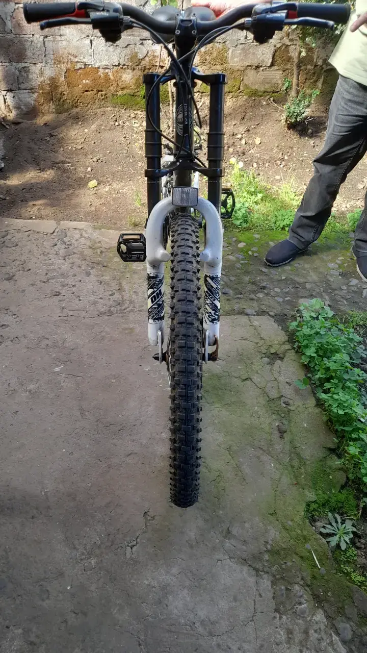 Bicicleta de Montaña con Suspensión Delantera y Trasera - 2
