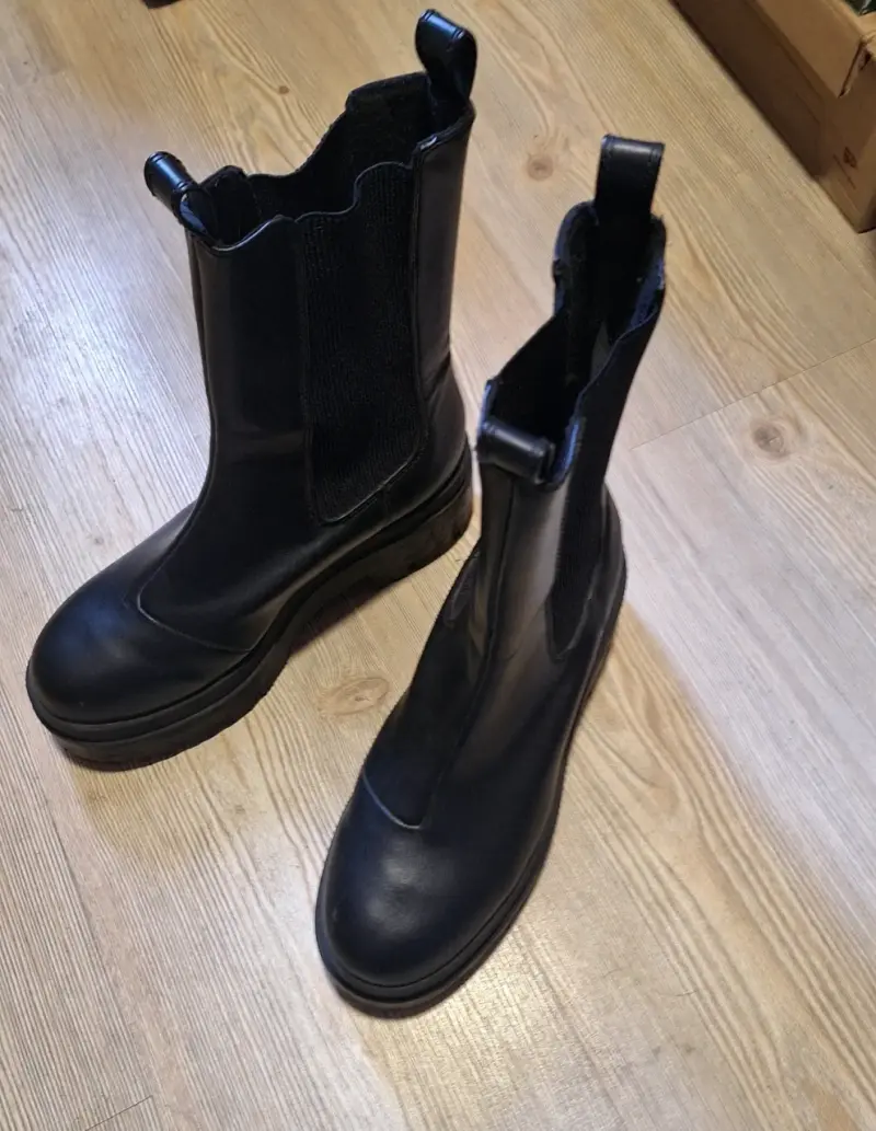 Botines negros de cuero con plataforma - 1