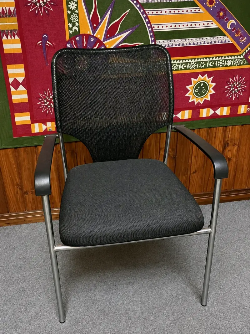 Silla de oficina ergonómica negra