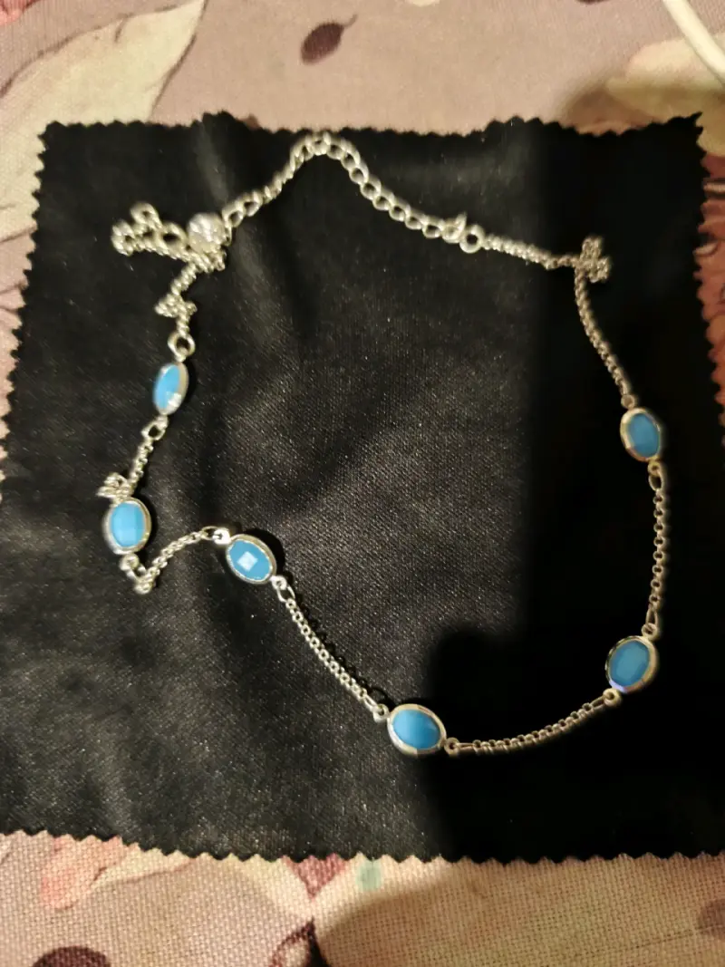 Collar de plata con piedras azules