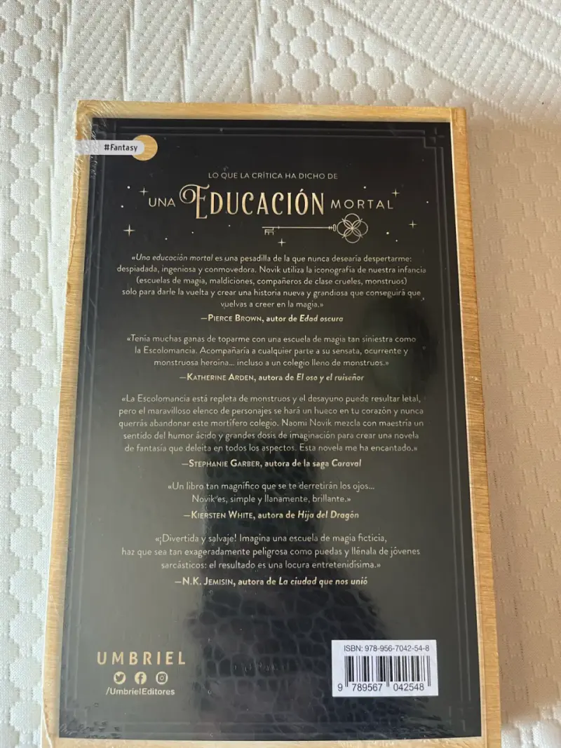 Set de libros 'Una Educación Mortal' y 'El Último Graduado' de Naomi Novik - 2