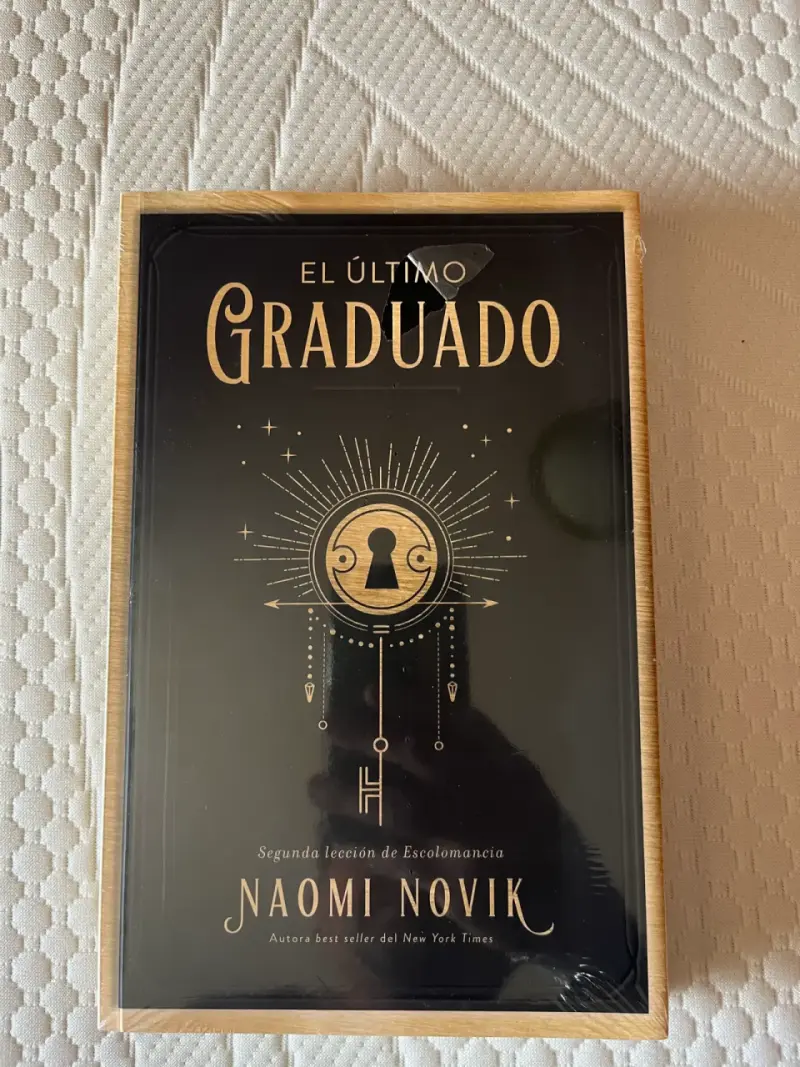 Set de libros 'Una Educación Mortal' y 'El Último Graduado' de Naomi Novik - 3