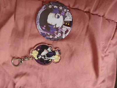 Set de llavero y pin de anime - miniatura 1