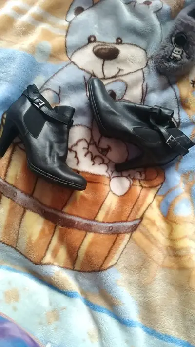 Botines de cuero negro con tacón alto - miniatura 2