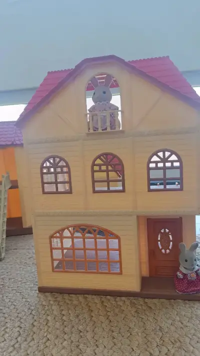 Casita de juego 3 pisos Sylvanian Families - miniatura 1