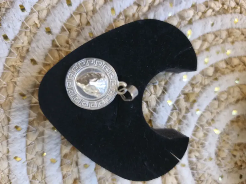 Colgante de plata con diseño clásico - 1