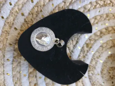 Colgante de plata con diseño clásico - miniatura 1
