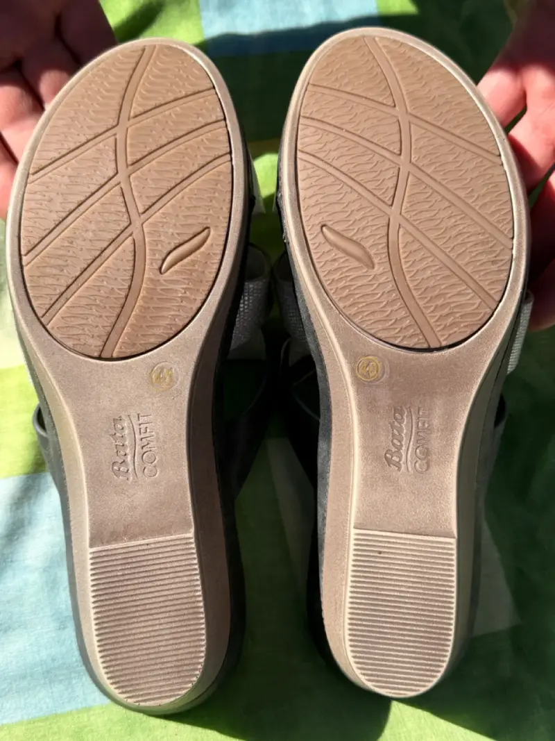 Sandalias de mujer Bata Comfit en tonos neutros - 2