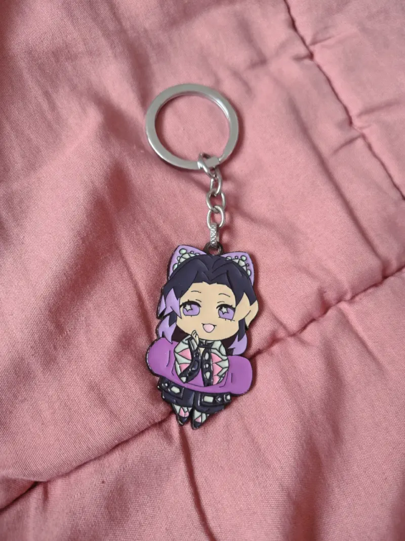 Set de llavero y pin de anime - 2