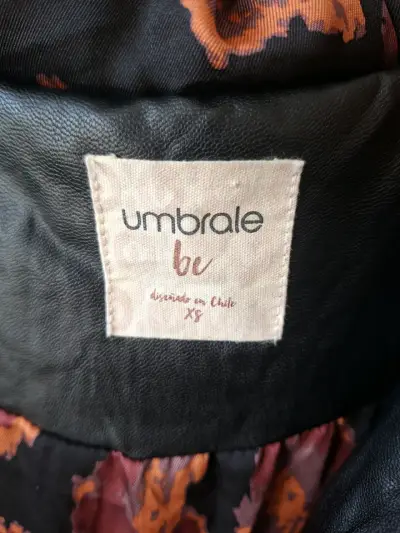 Chaqueta de cuero sintético Umbrale negra con capucha - miniatura 3