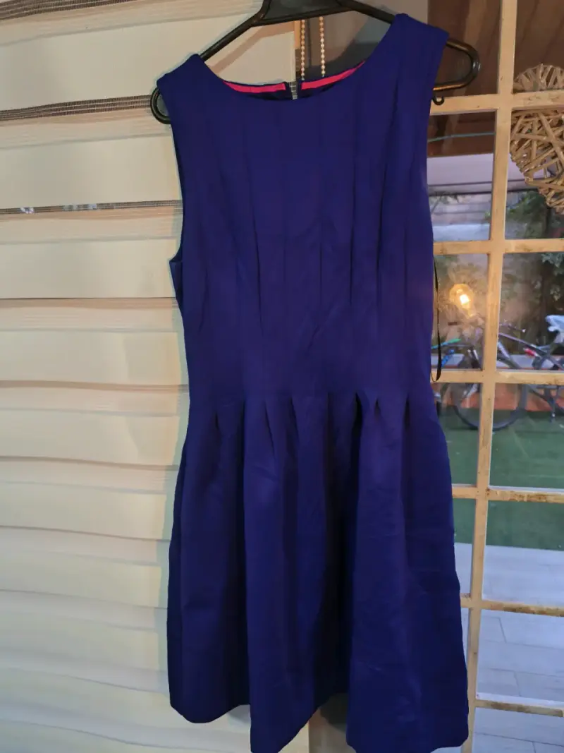 Vestido azul sin mangas elegante