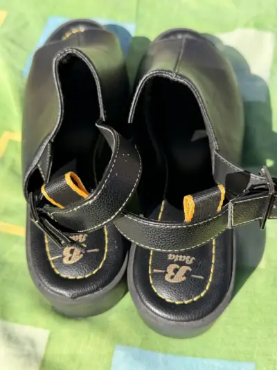 Sandalias de cuero negro Bata - miniatura 2