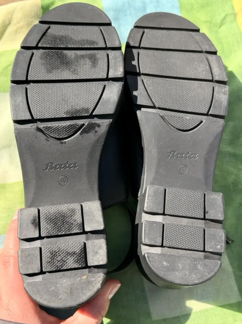 Sandalias de cuero negro Bata - 3