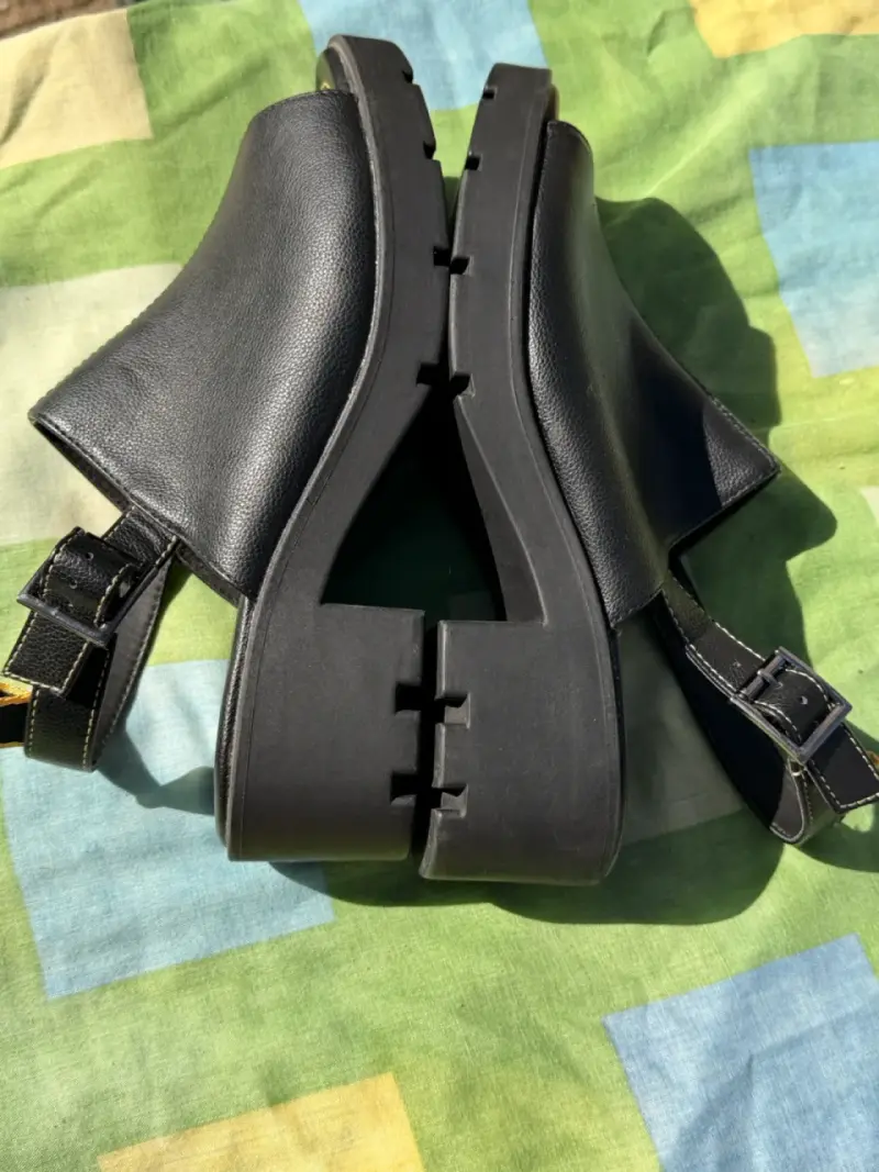 Sandalias de cuero negro Bata - 4