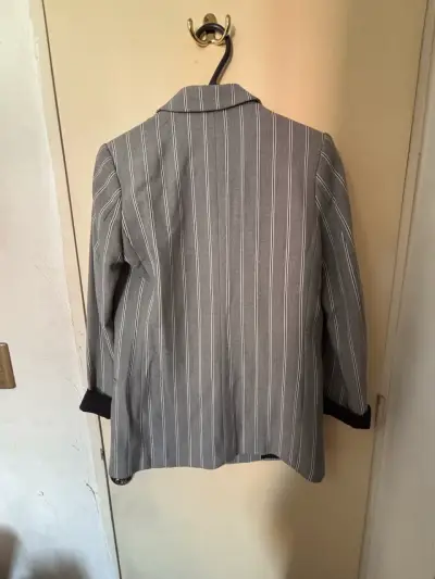 Blazer de rayas gris H&M para mujer - miniatura 4
