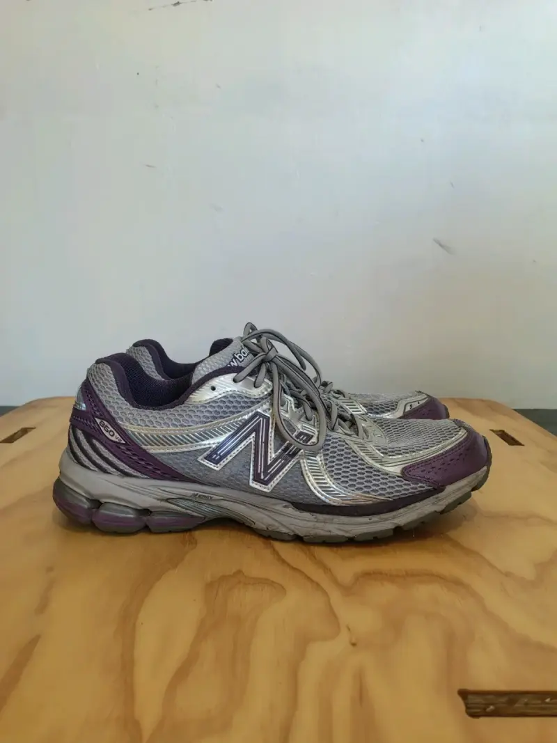 New Balance 860v2 gris y morado - 1