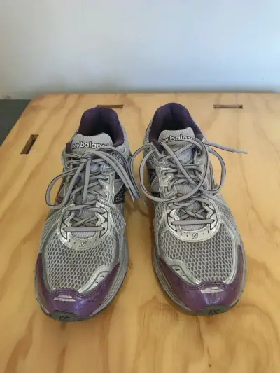 New Balance 860v2 gris y morado - miniatura 2