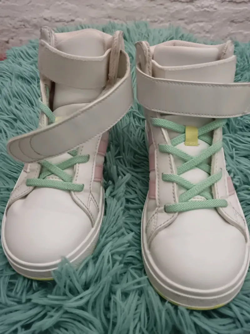 Zapatillas Adidas Grand Court Mid K blancas y rosadas - 3