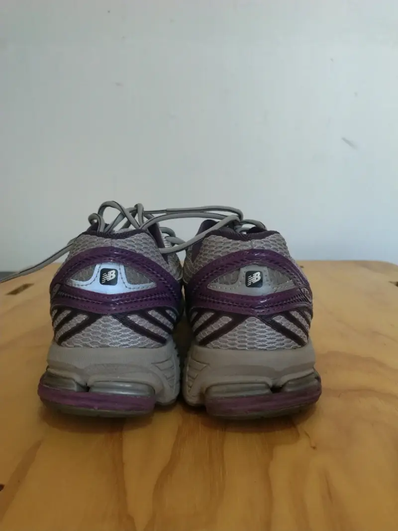 New Balance 860v2 gris y morado - 3