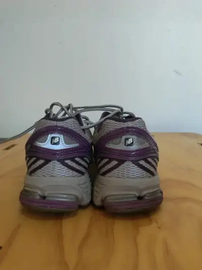 New Balance 860v2 gris y morado - miniatura 3