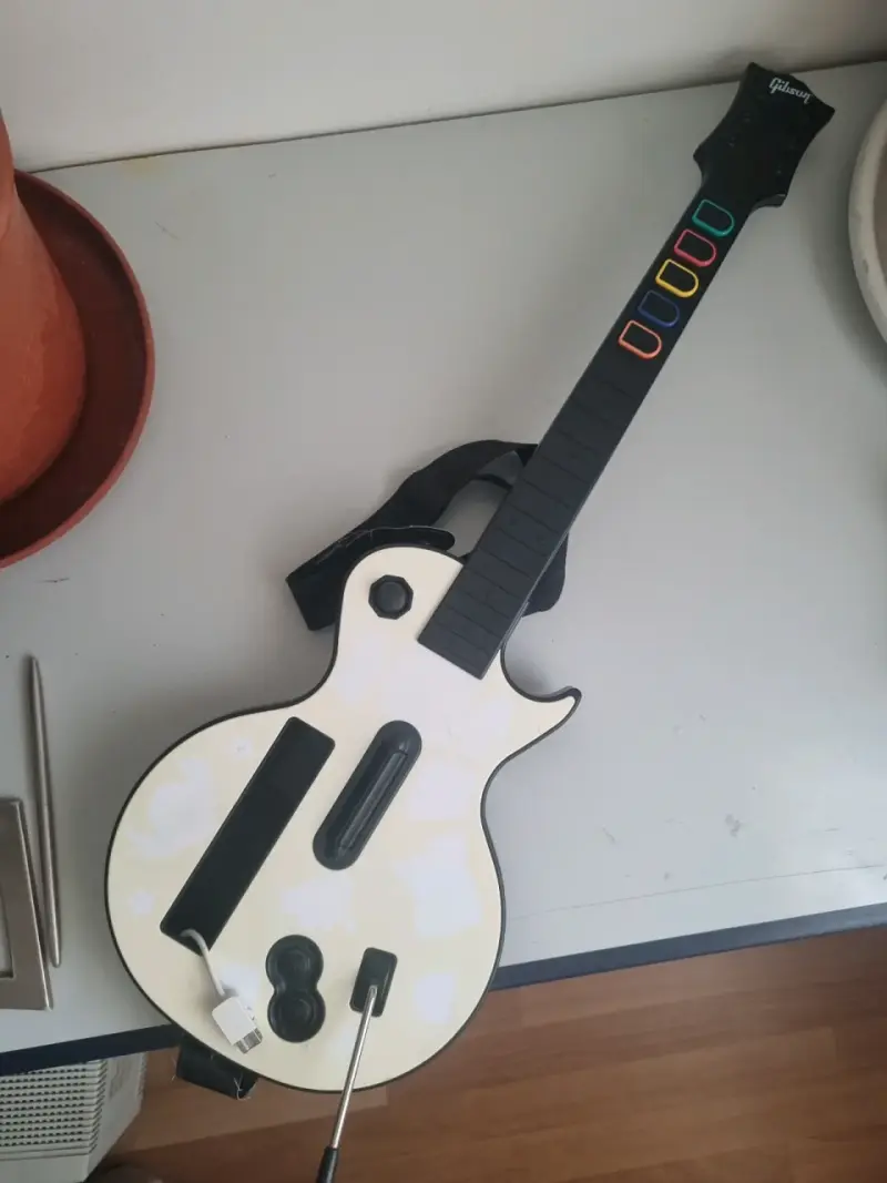 Guitarra Guitar Hero para nintendo Wii - 1