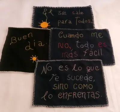 8 Servilletas o carpetas de tela  bordadas a mano - miniatura 1