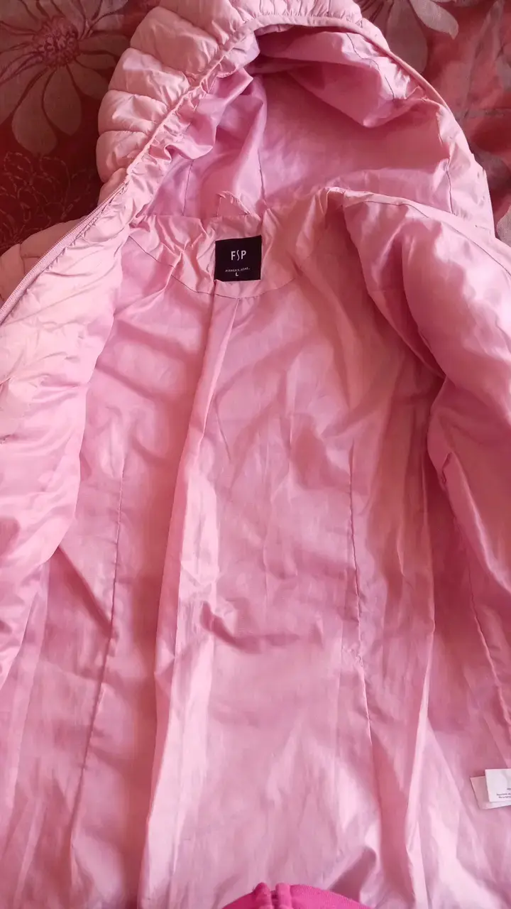 Abrigo rosado con capucha para mujer - 2