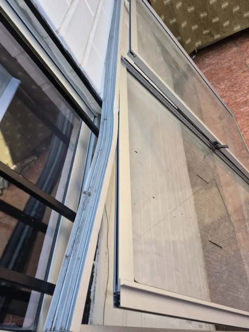 Ventana corredera de aluminio con vidrio - 2