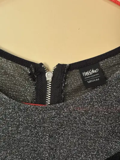 Vestido negro Mossimo con flecos y brillo talla M - miniatura 2