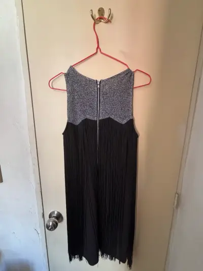 Vestido negro Mossimo con flecos y brillo talla M - miniatura 4
