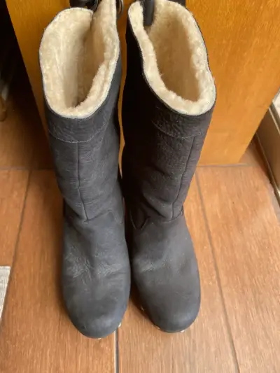 Botas de cuero negras con forro de lana - miniatura 1