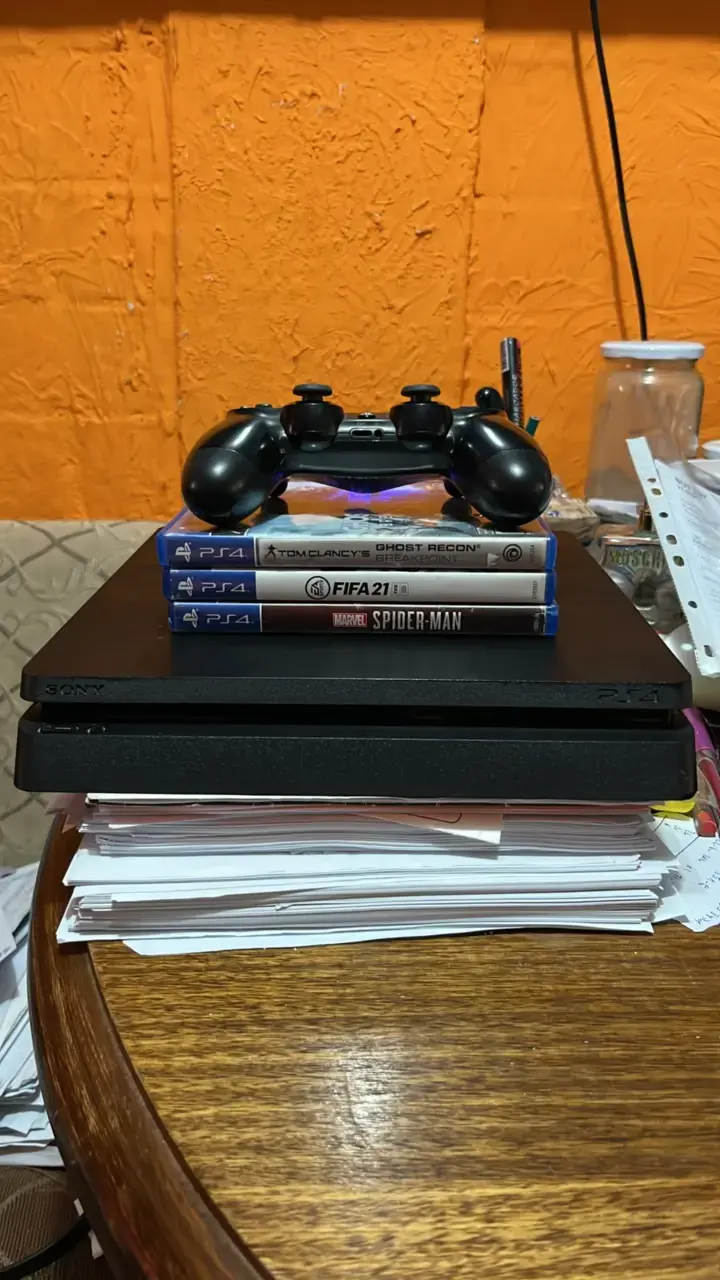 Consola PS4 con juegos y control - 1