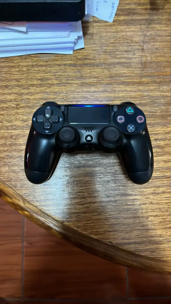 Consola PS4 con juegos y control - 2