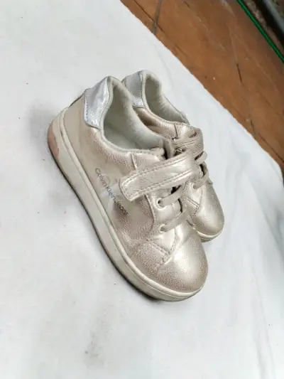 Zapatillas doradas para niños Calvin Klein - miniatura 3
