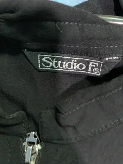 Camisa negra con cierre Studio F - miniatura 2