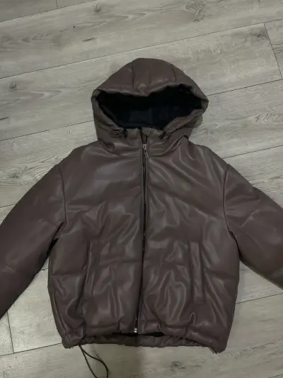 Chaqueta acolchada marrón con capucha - miniatura 1