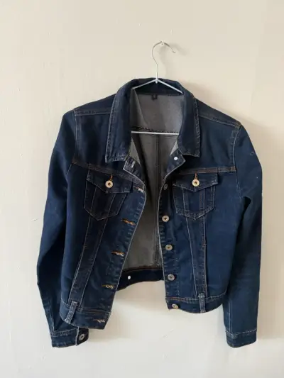 Chaqueta de mezclilla azul para mujer - miniatura 4