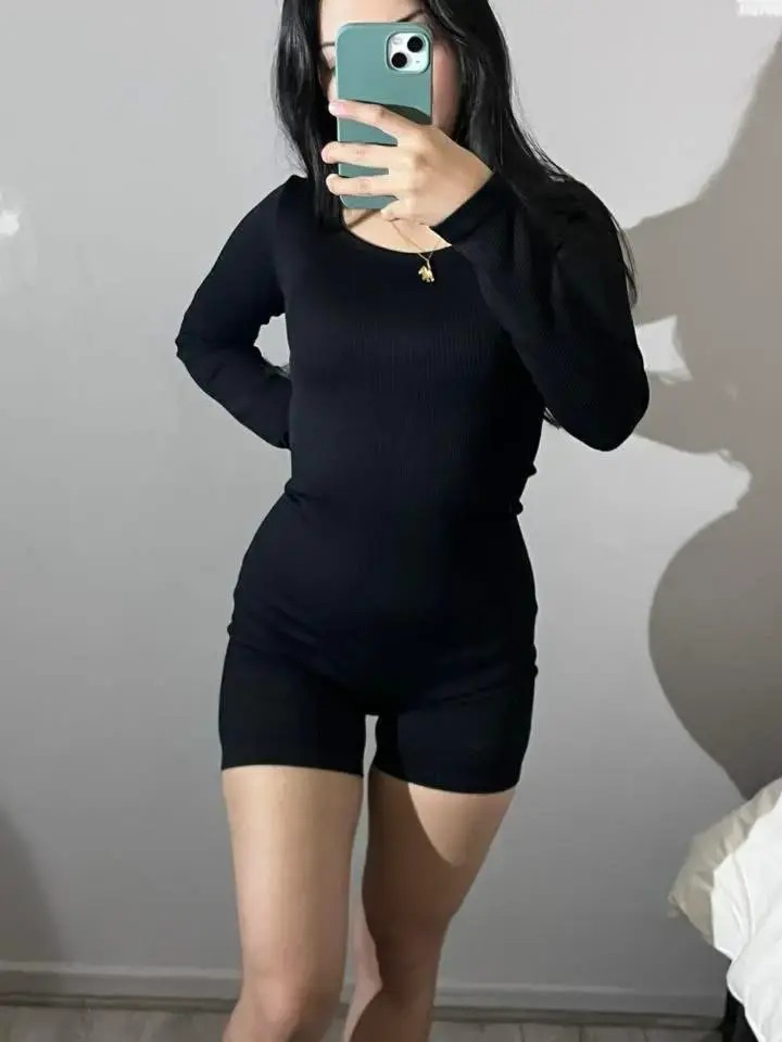 Enterito corto negro para mujer