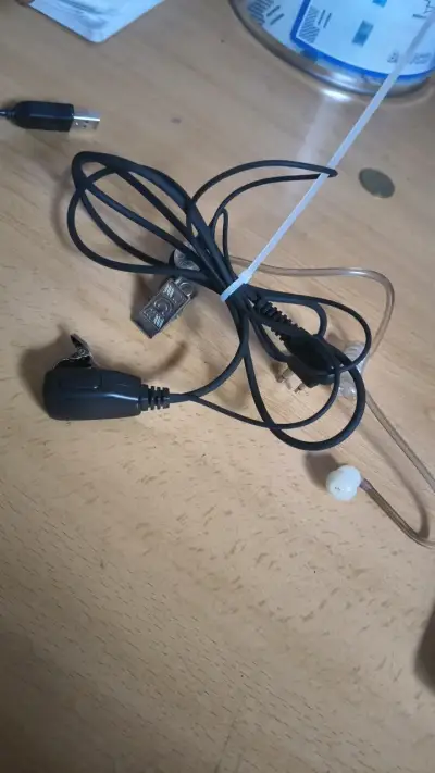 Auricular de seguridad con micrófono y clip - miniatura 1