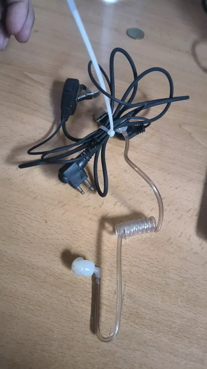 Auricular de seguridad con micrófono y clip - 2