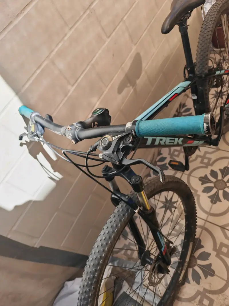 Bicicleta de Montaña Trek Negra y Azul - 2