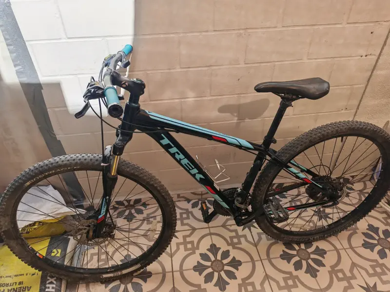 Bicicleta de Montaña Trek Negra y Azul - 3