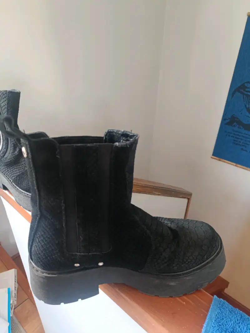 Botines negros de cuero con cierre lateral - 1