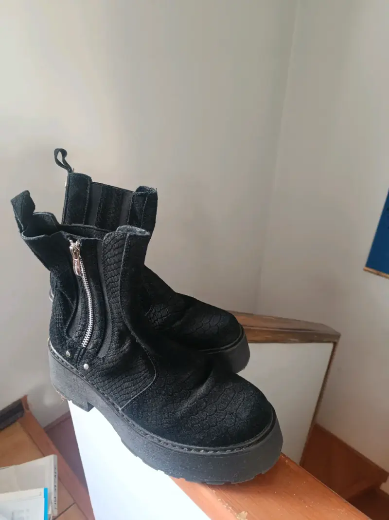 Botines negros de cuero con cierre lateral - 2