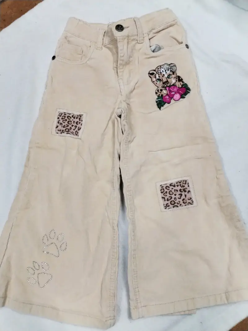 Pantalones beige para niños con diseño de leopardo - 1