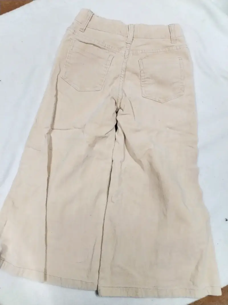 Pantalones beige para niños con diseño de leopardo - 2