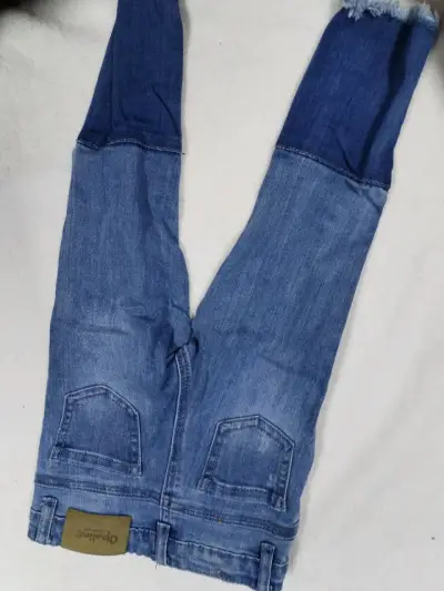 Pantalones beige para niños con diseño de leopardo - miniatura 3